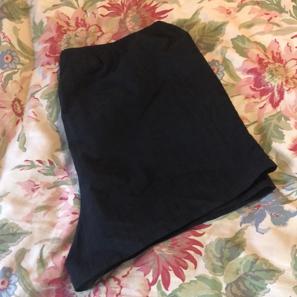 SILHOUETTE SOLUTION Size 18W
Quick-Dry Black Swim Short Netting Panty Pull-On - Picture 3 of 10